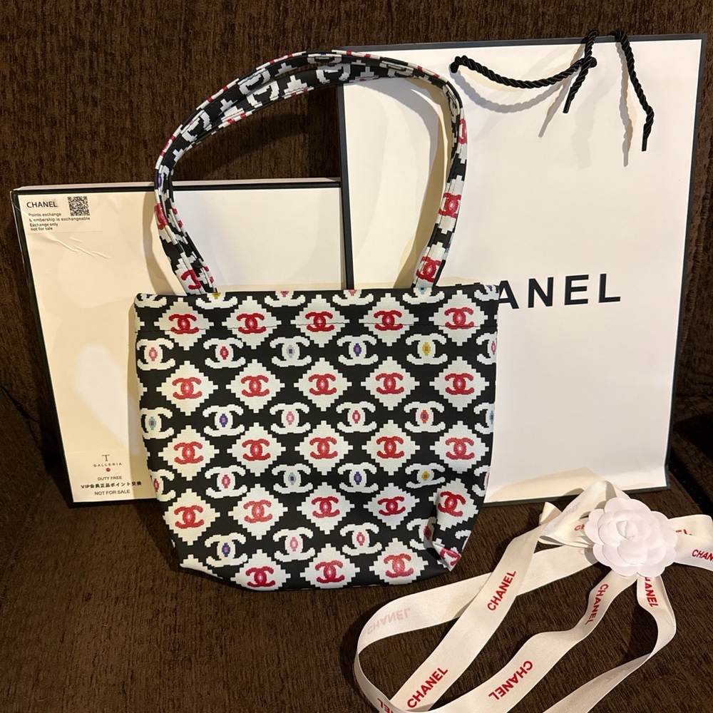 CHANEL (GWP) Navy Blue, White & Red CC Pattern Coated Canvas Tote